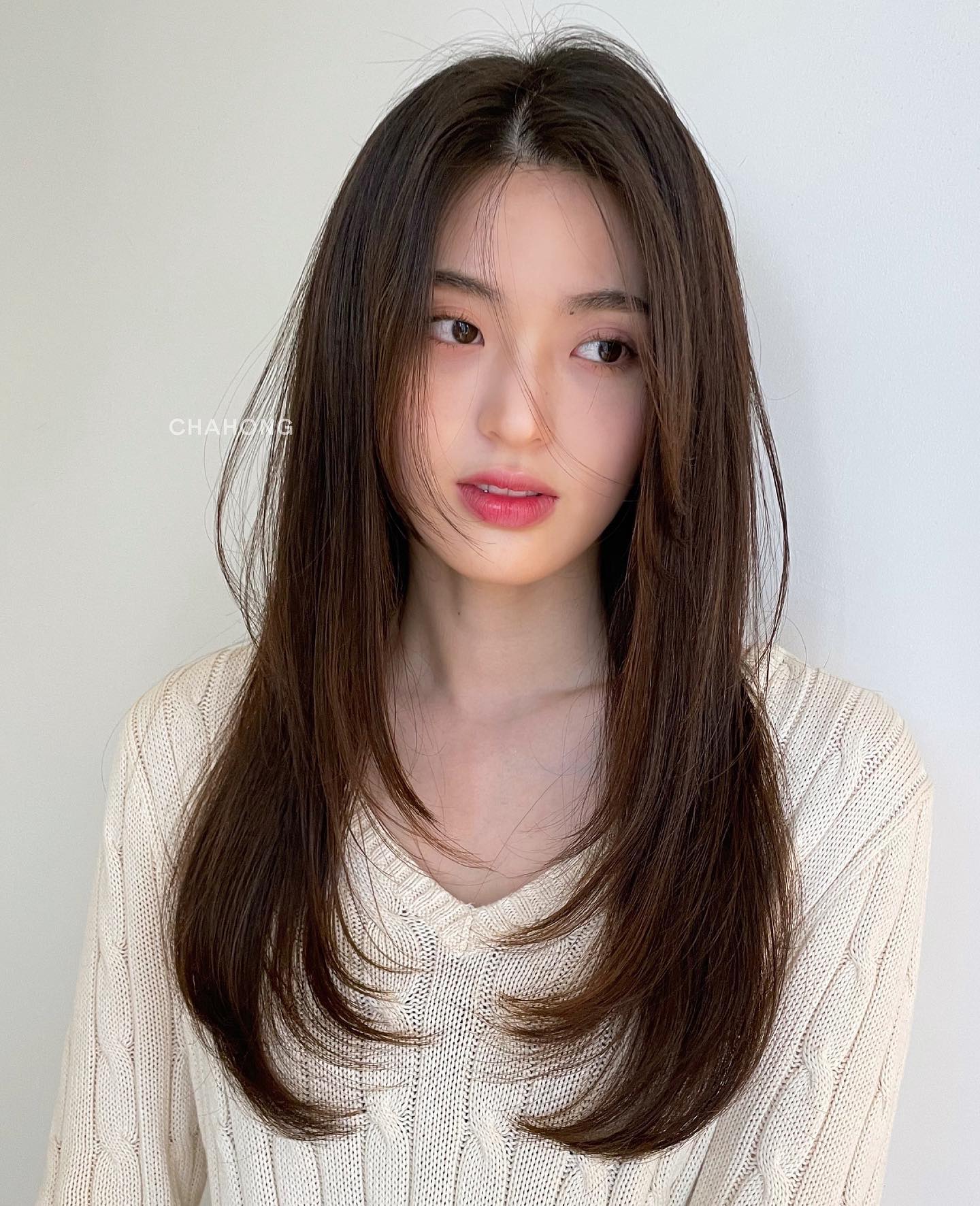 5 kiểu tóc ép thẳng giúp gương mặt nhỏ gọn và trẻ trung hơn-4