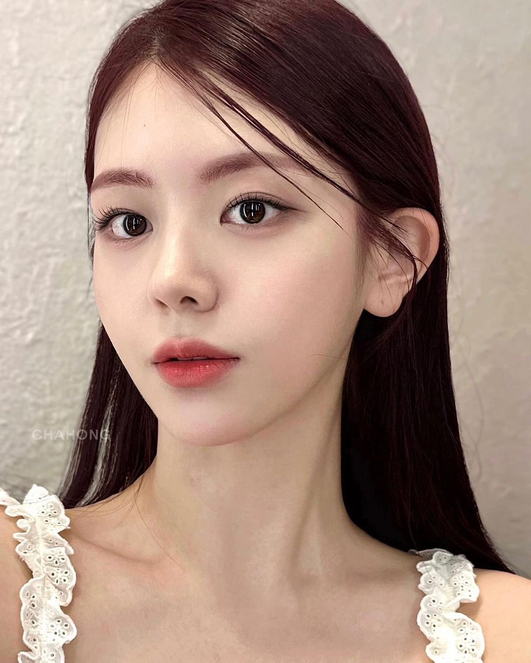 5 kiểu tóc ép thẳng giúp gương mặt nhỏ gọn và trẻ trung hơn-5