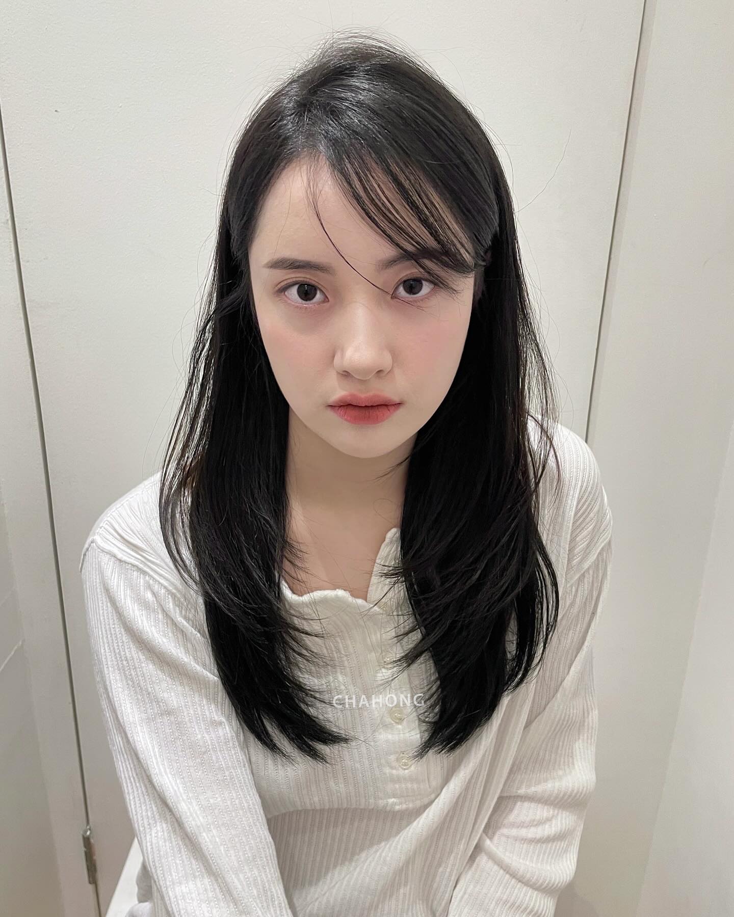 5 kiểu tóc ép thẳng giúp gương mặt nhỏ gọn và trẻ trung hơn-6