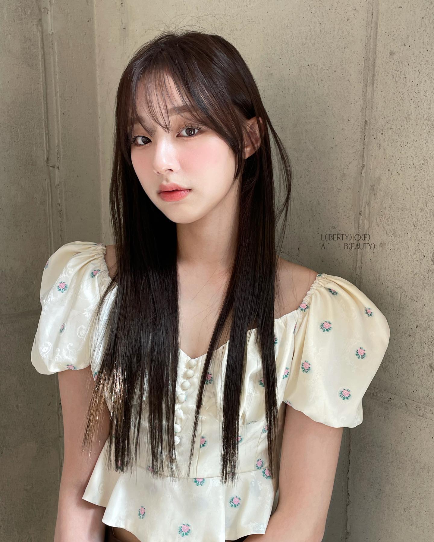 5 kiểu tóc ép thẳng giúp gương mặt nhỏ gọn và trẻ trung hơn-8