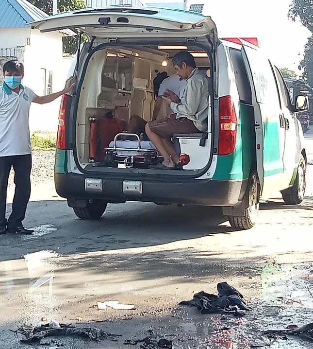 Cha chết lặng khi thấy người bị cháy đen trên đường chính là con trai-1