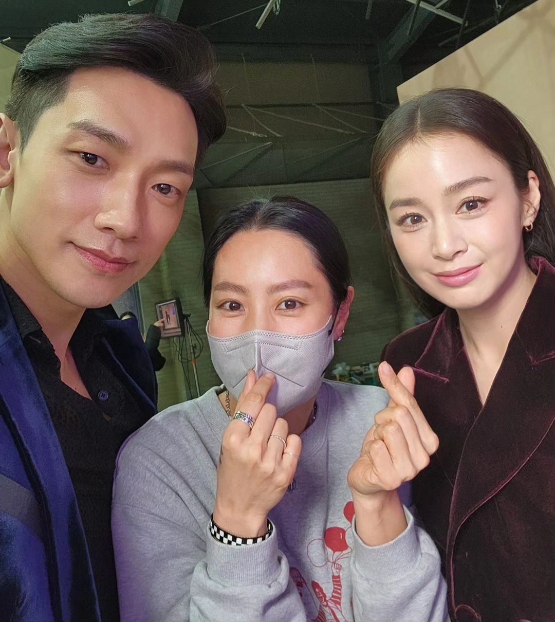 Kim Tae Hee khoe nhan sắc tươi trẻ bên ông xã, hội ngộ nhân vật đặc biệt trong hôn lễ của cặp đôi cách đây 6 năm-1