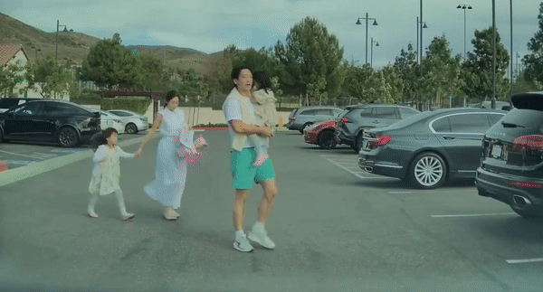 Kim Tae Hee khoe nhan sắc tươi trẻ bên ông xã, hội ngộ nhân vật đặc biệt trong hôn lễ của cặp đôi cách đây 6 năm-4