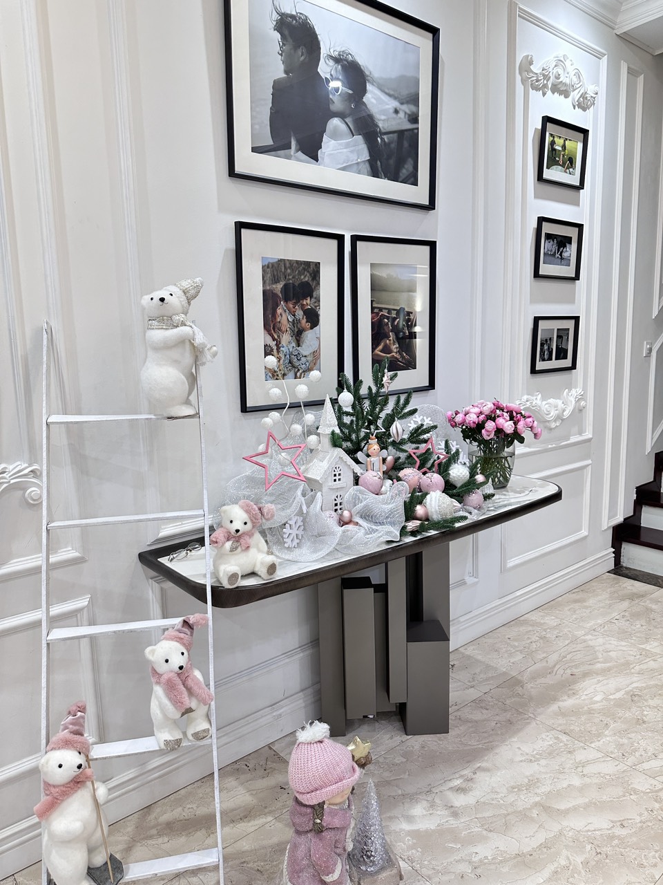 Ngắm ngôi nhà ở quận Long Biên, Hà Nội được trang trí lung linh sắc màu Giáng sinh, đẹp ấn tượng đến từng chi tiết-3