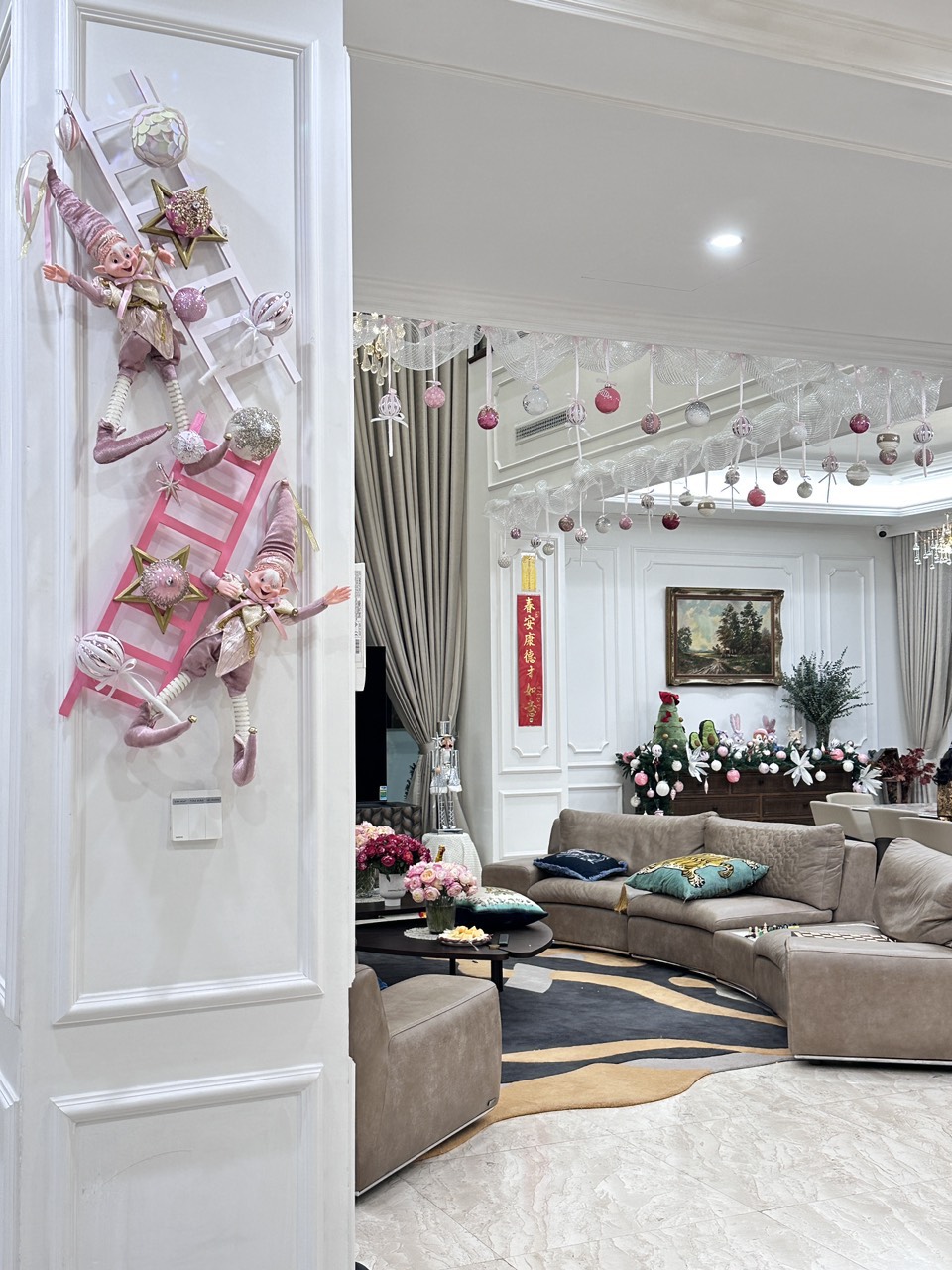 Ngắm ngôi nhà ở quận Long Biên, Hà Nội được trang trí lung linh sắc màu Giáng sinh, đẹp ấn tượng đến từng chi tiết-4