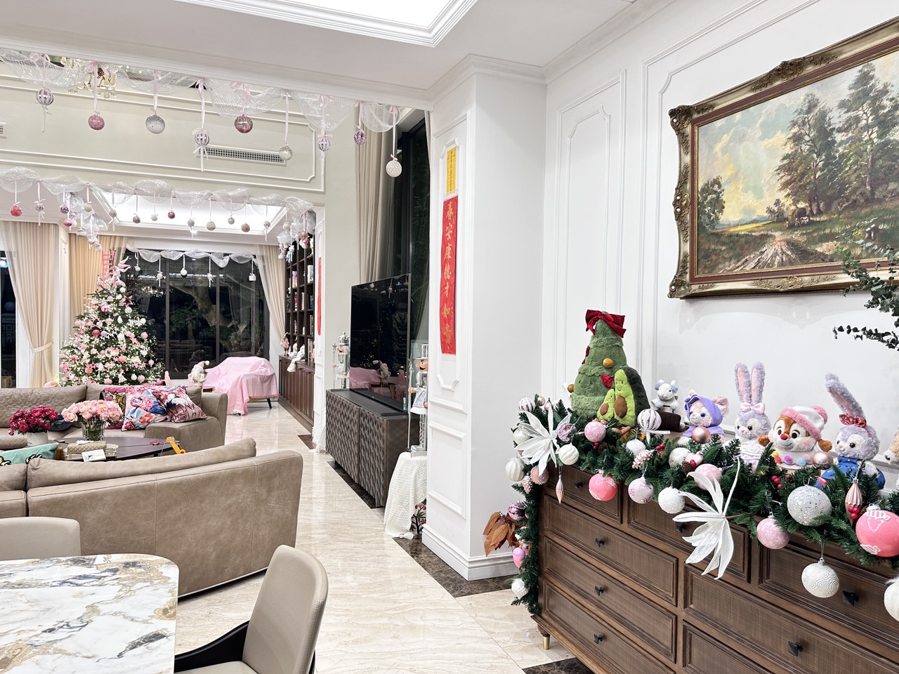 Ngắm ngôi nhà ở quận Long Biên, Hà Nội được trang trí lung linh sắc màu Giáng sinh, đẹp ấn tượng đến từng chi tiết-5