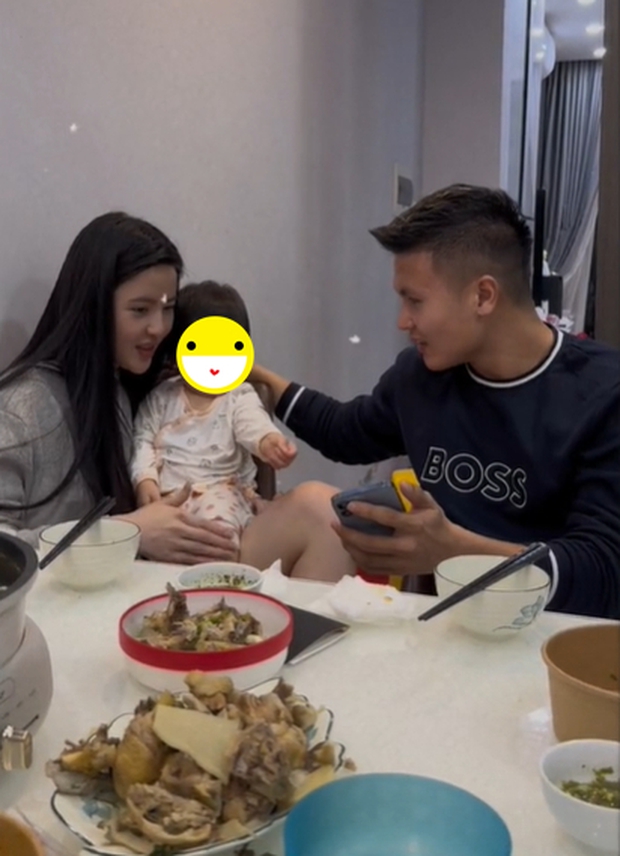 Xả ảnh” Quang Hải và Chu Thanh Huyền từng muốn giấu kín, lộ cả khoảnh khắc sống như vợ chồng-6