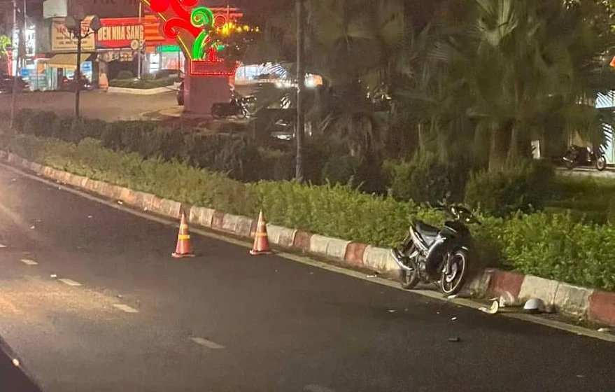 Học sinh chạy xe máy tông trúng cô giáo, cả 2 cùng chấn thương sọ não-1