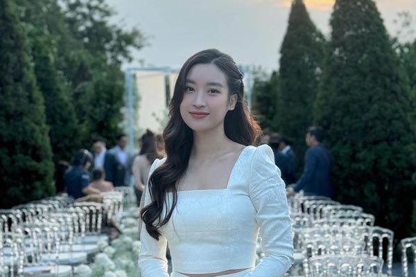 Đỗ Mỹ Linh làm dâu hào môn: Sống sang chảnh trong dinh thự khủng, mối quan hệ với nhà chồng thế nào?-17