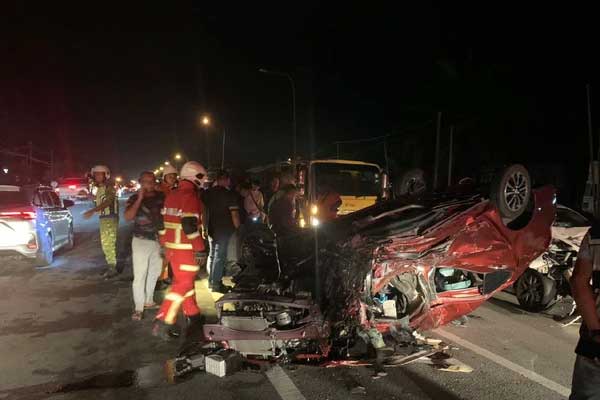 Ô tô vào cua cán bé trai tử vong rồi bỏ chạy khỏi hiện trường-1