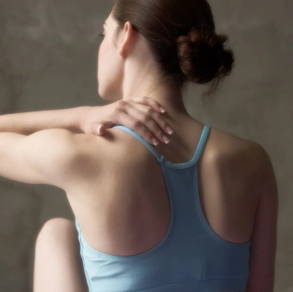 7 vị trí quan trọng trên cơ thể thường bị vệ sinh sai cách khi đi tắm, gây tích tụ vi khuẩn và mầm bệnh mà chúng ta không biết-1