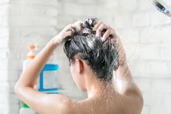 7 vị trí quan trọng trên cơ thể thường bị vệ sinh sai cách khi đi tắm, gây tích tụ vi khuẩn và mầm bệnh mà chúng ta không biết-3