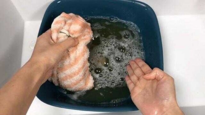 Tôi dùng khăn lau bếp 5 năm vẫn sạch như mới, bí quyết nằm ở 3 bước này-2