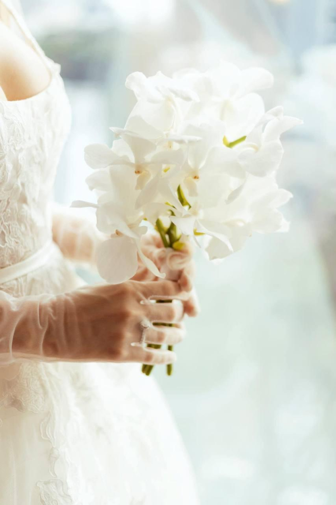Diễm My 9X dùng 3 bó hoa ngày cưới: 1 bó chưa được cô dâu Vbiz nào dùng, ý nghĩa loài hoa cầm vào lễ đường mới đặc biệt-3