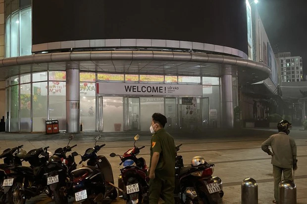 Cháy trong siêu thị Lotte TPHCM, 1.000 người hốt hoảng tháo chạy-4