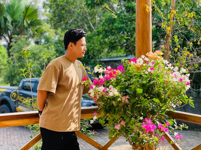 Nghỉ việc ở Nhà hát đi bán xe, Hồng Đăng vẫn hạnh phúc tự tay decor góc sống ảo trong nhà đón Noel-15