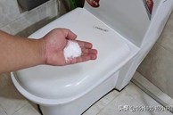 Đặt một nắm muối ăn trong phòng tắm có tác dụng gì?
