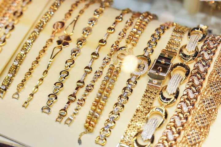 Đu đỉnh, lướt sóng vàng: Người lãi đậm, người không kịp thoát hàng-2