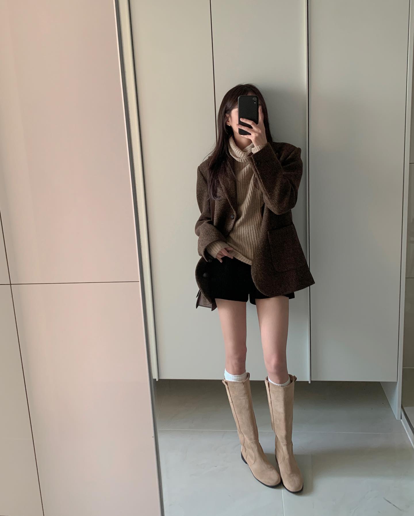 Mặc gì khi đi boots cao cổ để tôn dáng tối ưu?-6