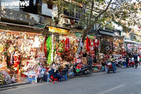 Chưa qua Giáng sinh, đồ trang hoàng Tết đã được bày bán-1