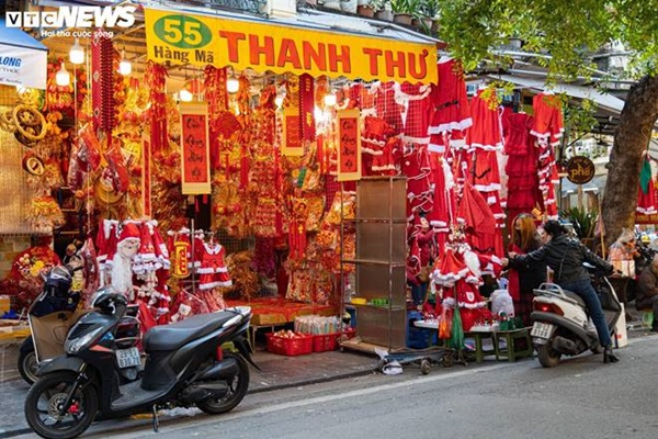 Chưa qua Giáng sinh, đồ trang hoàng Tết đã được bày bán-7