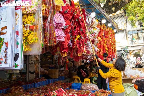 Chưa qua Giáng sinh, đồ trang hoàng Tết đã được bày bán-9