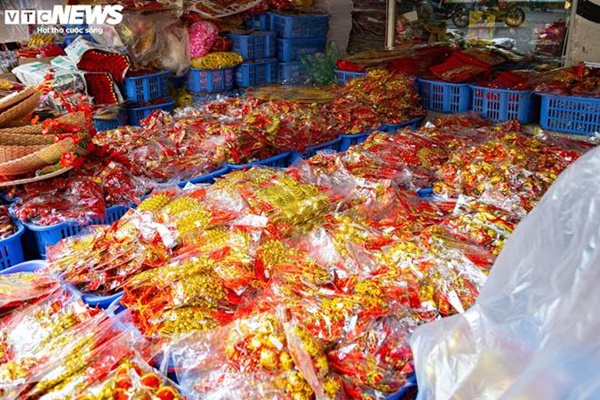 Chưa qua Giáng sinh, đồ trang hoàng Tết đã được bày bán-10