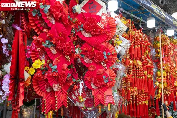 Chưa qua Giáng sinh, đồ trang hoàng Tết đã được bày bán-11