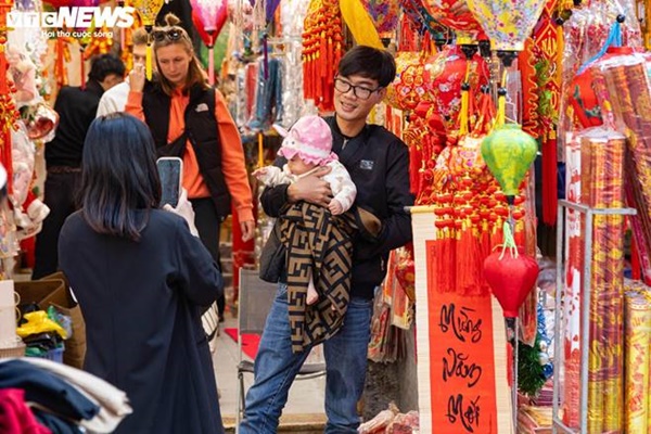 Chưa qua Giáng sinh, đồ trang hoàng Tết đã được bày bán-15