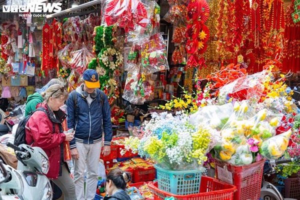 Chưa qua Giáng sinh, đồ trang hoàng Tết đã được bày bán-16