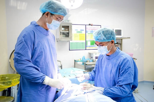 Cắt mí, bọng mỡ mắt: Coi chừng biến chứng!-1