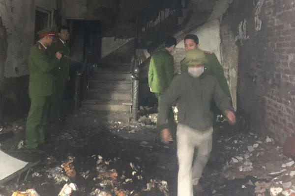 4 xe container bị thiêu rụi lúc rạng sáng ở Hải Phòng-2