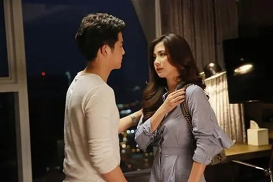 Đi công tác về thấy quần áo lạ treo trên ban công, người phụ nữ quyết tâm ly hôn sau lời biện hộ của chồng