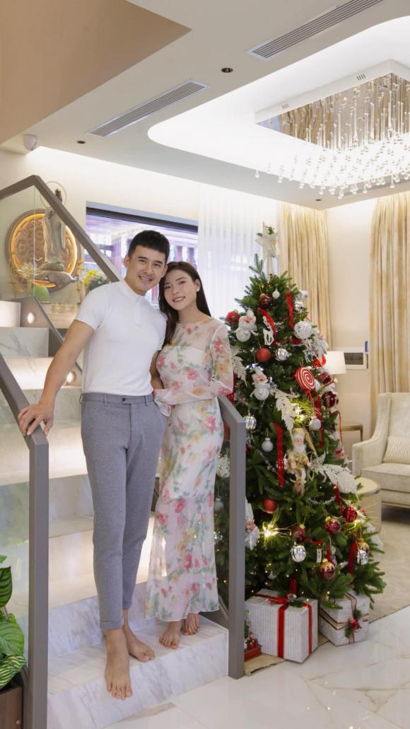 Noel ấm áp trong căn biệt thự mới của vợ chồng Thúy Diễm - Lương Thế Thành-2