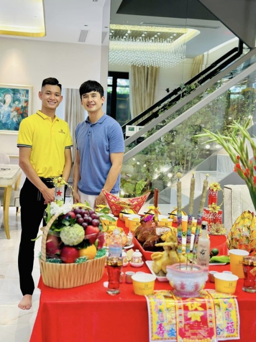 Noel ấm áp trong căn biệt thự mới của vợ chồng Thúy Diễm - Lương Thế Thành-6