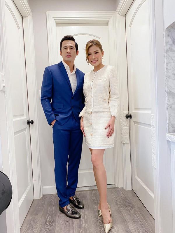 Noel ấm áp trong căn biệt thự mới của vợ chồng Thúy Diễm - Lương Thế Thành-14