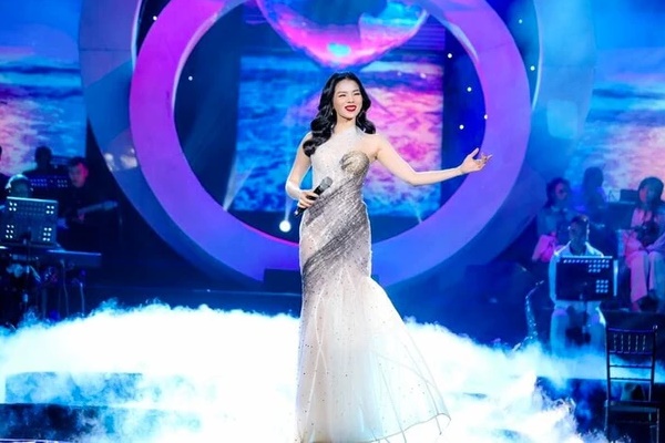 Lệ Quyên đáp trả khi bị chê đưa bạn trai lên sân khấu, ám chỉ ai đó nhạt nhòa, mê vinh quang nên hại mình-6