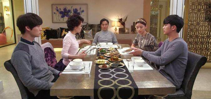 Làm tiệc đầy tháng cho con, chồng tuyên bố 2 việc trước mặt họ hàng khiến tôi nghẹn ngào-2