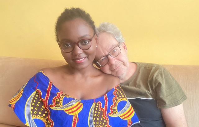 Kết hôn với thầy giáo của mình, cô gái không quan tâm đến việc chồng bị nhầm là ông của con trai họ-3