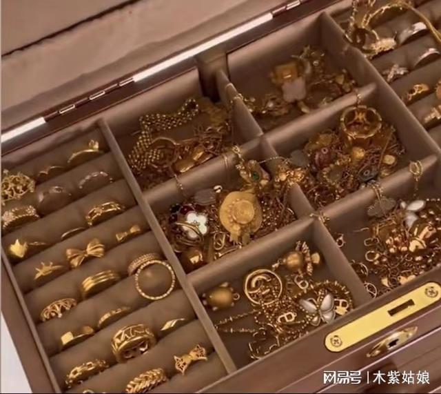 Đỉnh cao tiết kiệm: Cô vợ mua 5 món trang sức bằng vàng mỗi tuần, sau một năm có cả kho báu trong nhà-2