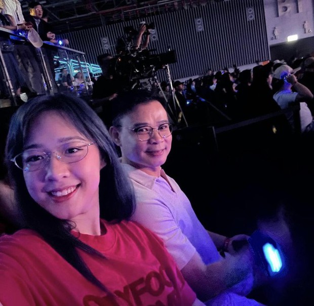 Cô gái từng tặng hoa Tổng thống Donald Trump 6 năm trước: Lấy chồng triệu phú, trở thành CEO-9