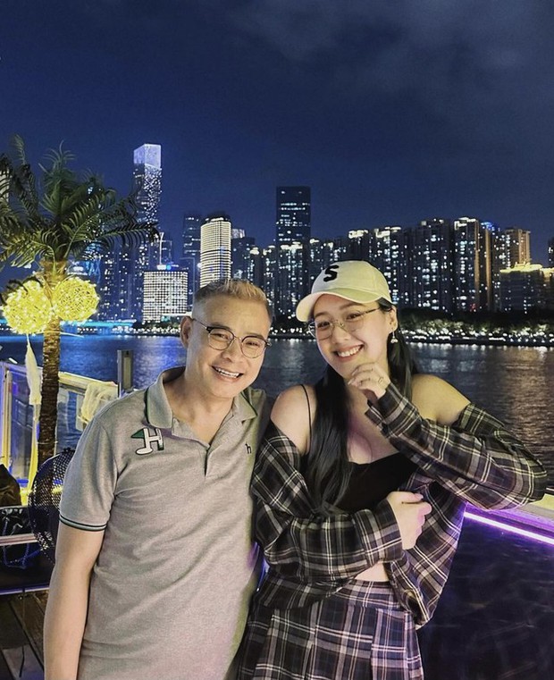 Cô gái từng tặng hoa Tổng thống Donald Trump 6 năm trước: Lấy chồng triệu phú, trở thành CEO-10