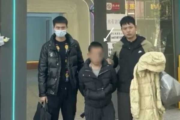 Trời quá rét khiến tên trộm bị bắt vì lỗi nghề nghiệp ngớ ngẩn-1