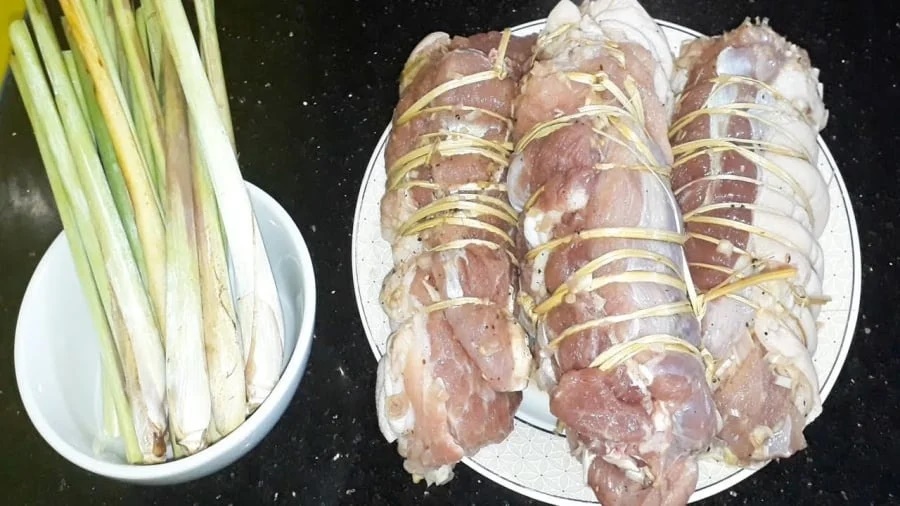 Luộc thịt cho muối và nước lã là sai: Cho thêm thứ này thịt trắng tinh, thơm nức, không khô chút nào-2