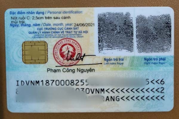 Dừng xe giữa đường rồi bỏ đi, người đàn ông khiến cả phố hoang mang-1