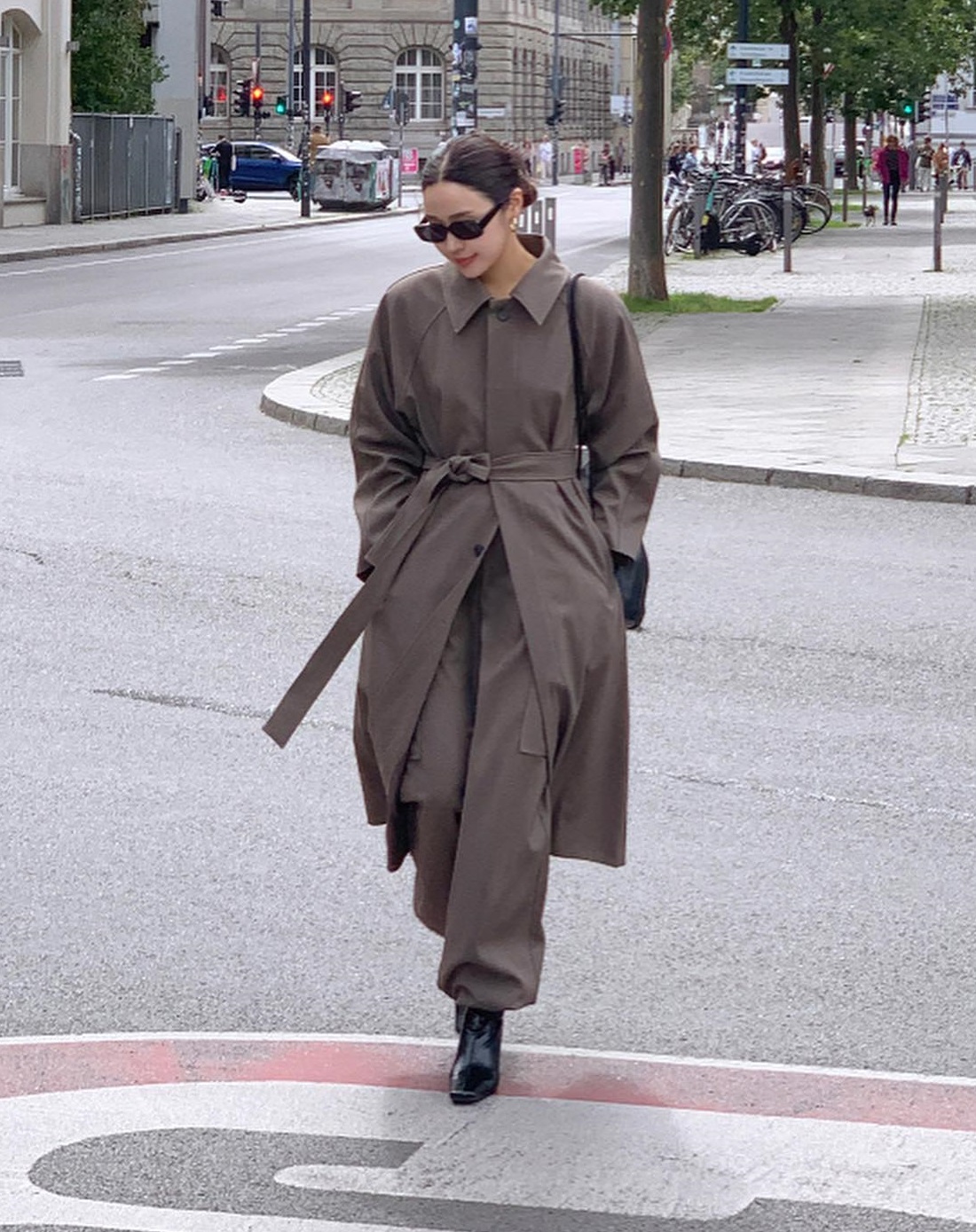 5 mẫu áo khoác công sở trẻ trung nhất, giúp chị em mặc đẹp mỗi ngày-5