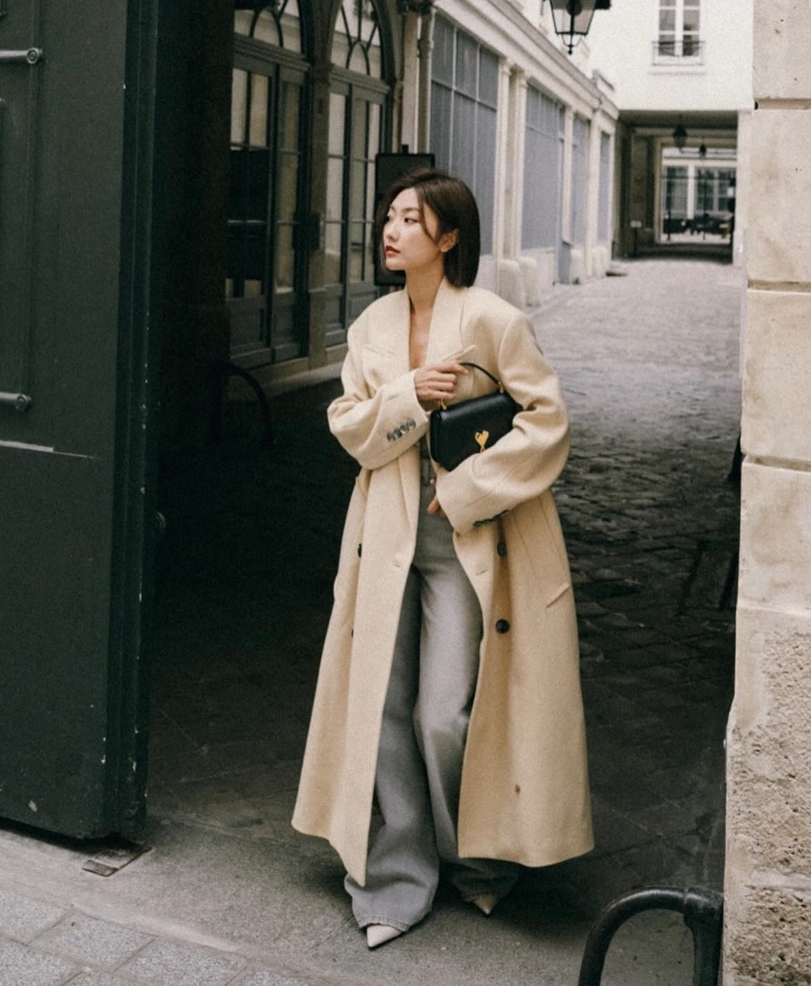 5 mẫu áo khoác công sở trẻ trung nhất, giúp chị em mặc đẹp mỗi ngày-10