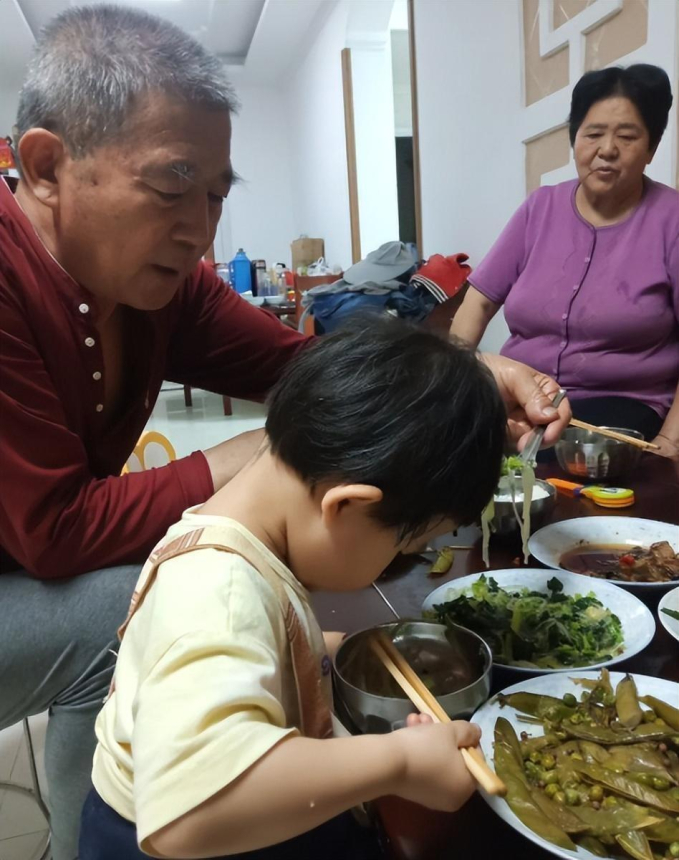 Mang thai ở tuổi 67, người phụ nữ nhất quyết sinh con ra bất chấp&nbsp;khuyên can của gia đình, cuộc sống hiện tại&nbsp;bất ngờ-7