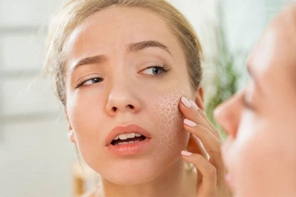 Những thứ trong mỹ phẩm quen thuộc có thể hút cạn nước trên làn da-4