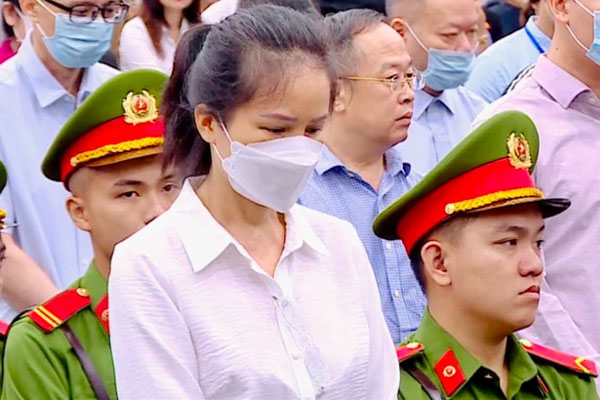 Cựu cục trưởng lãnh sự không nhớ dùng tiền nhận hối lộ vào việc gì-1